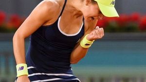 Sorana Cîrstea a pășit cu dreptul pe iarbă! Victorie clară în primul tur al calificărilor din Mallorca