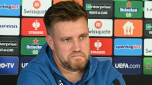 Pintilii nu are nici măcar BAC-ul! Anunț halucinant despre omul care joacă rolul antrenorului la FCSB, deși nu are Licența Pro