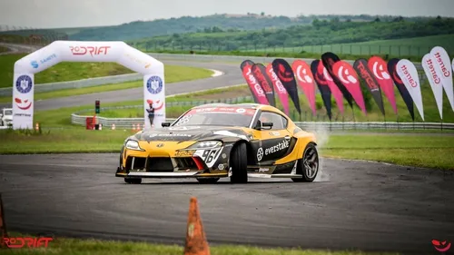 Etapă grandioasă de drift în Mureș: peste 80 de piloți din 5 țări la start. Se poate decide campionul