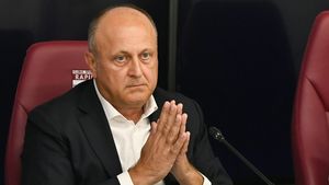 Şucu a dat 700.000 de euro pentru transferul lui, iar impresarul fotbalistului a ieşit la atac împotriva lui Marius Şumudică! „Ăsta e paradoxul”