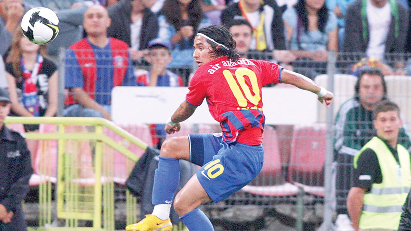 Lăcătuș către Dayro: "Lasă floricelele"