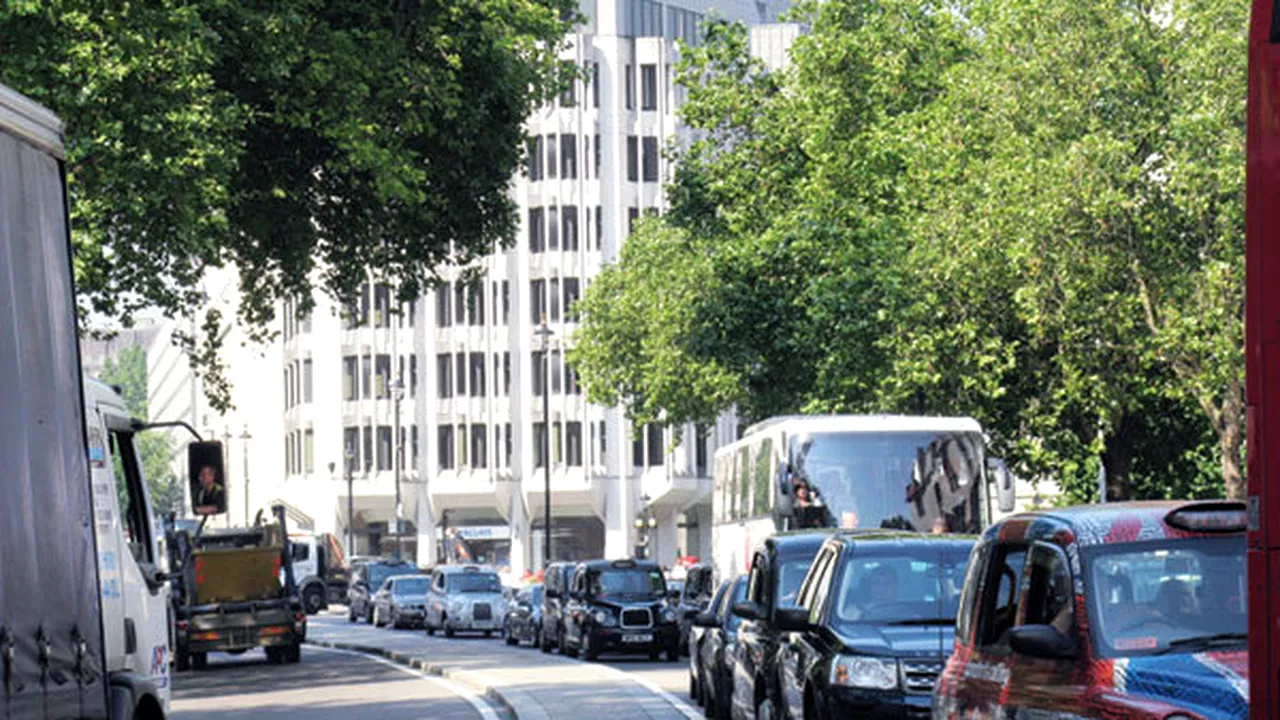 Haos pe străzile Londrei!** Deschiderea benzilor speciale pentru traficul olimpic a bulversat capitala Angliei