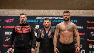 Show total la cântarul oficial Dynamite Fighting Show, cu o zi înainte de gala de la Timișoara. Meciurile se dispută cu casa închisă | FOTO