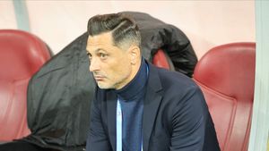 Pe Mirel Rădoi nu-l sperie programul încărcat al Universităţii Craiova: „Dacă vor să jucăm în fiecare zi, suntem pregătiţi!"