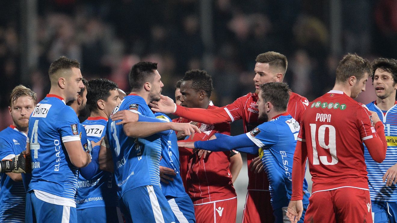 Ovidiu Sabău a făcut analiza tactică, la golurile încasate de Dinamo. Cel mai criticat dinamovist: "O poziție de apărător care se gândește 'nu mă interesează ce se întâmplă la Dinamo sau dacă iau gol' ori 'sunt supărat de ce m-a băgat, că era frig și eram înghețat'"