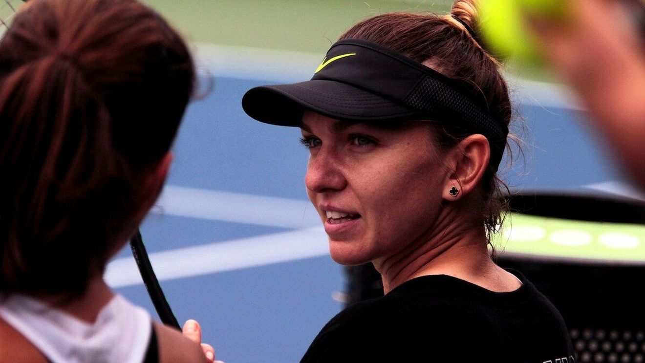 Ar fi cuplul anului în România! Au încercat să-i facă „lipeala" Simonei Halep la turneul lui Ion Țiriac: „I-ai spus că Simo a rămas liberă de contract?" | FOTO