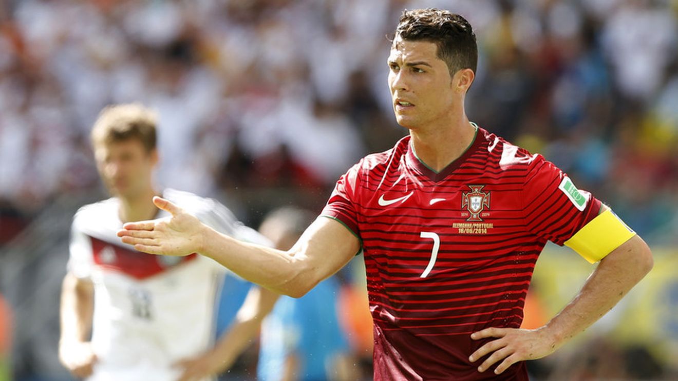 Ronaldo a ȘOCAT din nou, înaintea meciului cu SUA. FOTO | Toți s-au înghesuit să pozeze noua schimbare de look a portughezului