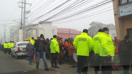 FOTO: Sute de colindători la vila lui Becali. Profeția patronului Stelei la Crăciunul trecut: "Anul viitor nu voi mai fi acasă"