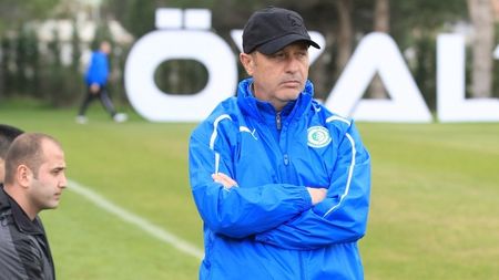Rednic face SENZAȚIE în Azerbaidjan!** Jucătorii aduși de el din Liga 1 i-au dat 4 goluri în deplasare lui Neftci Baku!