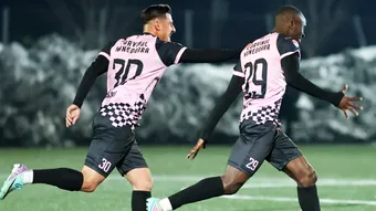 Corvinul Hunedoara merge fluierând spre SuperLiga. A câștigat și la Reșița, iar Florin Maxim e convins: ”Nu trebuie să existe presiune”