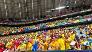 Românii iau cu asalt la Koln afacerea de milioane de euro a campionului mondial Lukas Podolski! Cât costă mâncarea favorită a fanilor tricolori la EURO! REPORTAJ VIDEO