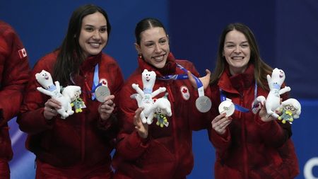 JO CORTINA MILANO 2026 Povestea eroinei de la Jocurile Olimpice: s-a născut fără 3 degete și a învins depresia! „Mereu îmi ascundeam mâna, deși n-ar fi trebuit”