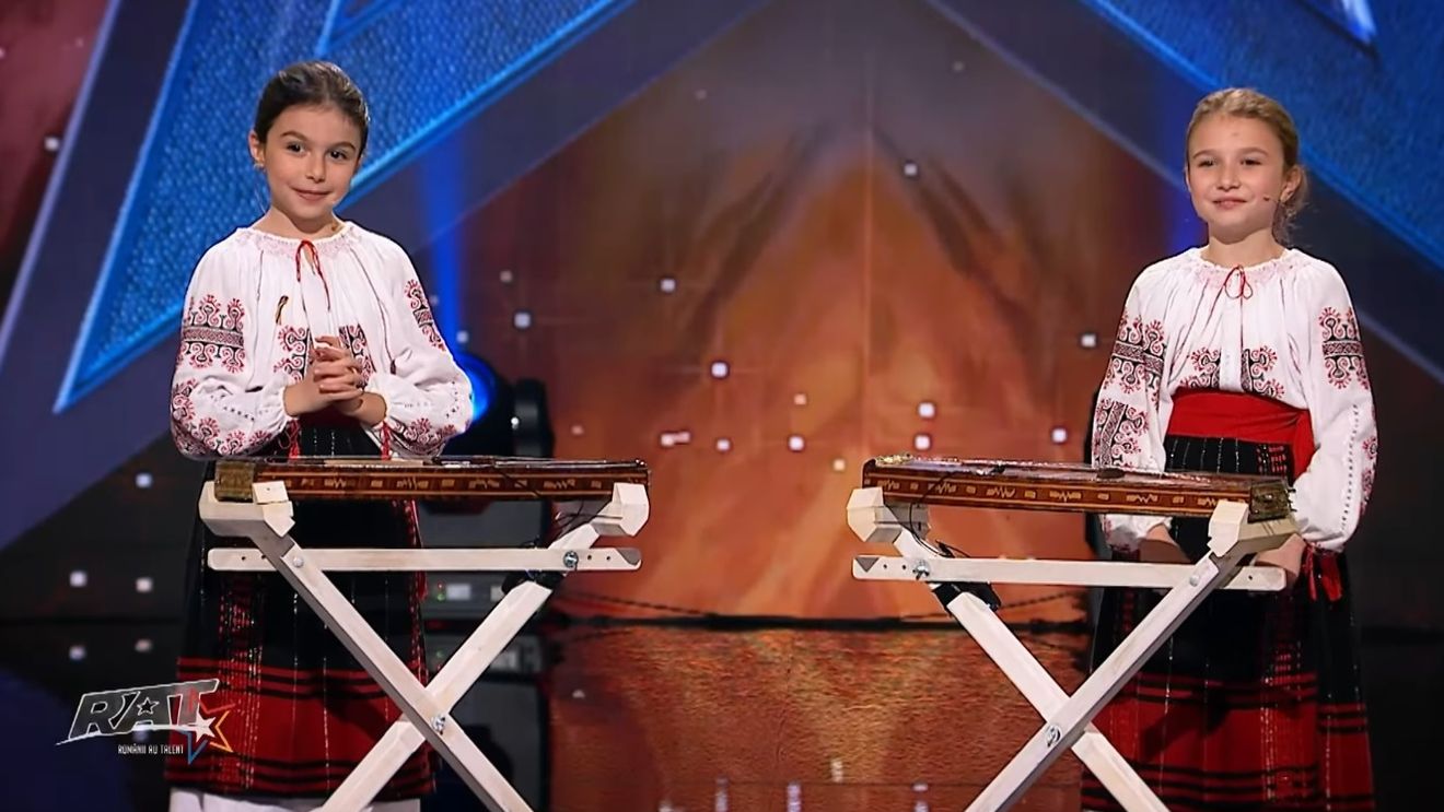 „Steaua e în Liga 2!”. Surorile Bucur, două copile din Prahova care țin cu Petrolul Ploieşti, au făcut senzație la Românii au Talent