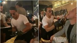 Ultima aroganță a lui Reghecampf! S-a răsfățat cu friptură de aur care costă 1200 de euro, în Dubai