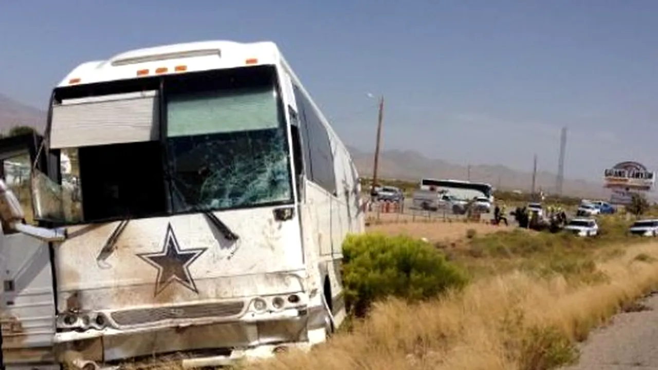 Accident teribil pe o austrostradă din SUA: autocarul echipei Dallas Cowboys a lovit o camionetă, patru persoane au decedat