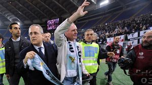 Gerrard a strâns 40.000 de lire pentru "fondul de salvare" al lui Gascoigne și primește ajutor și din Italia:** "E un patrimoniu al societății noastre"