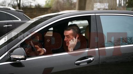 Se caută amprente! **Mașina lui Gigi Becali, cercetată de anchetatori!