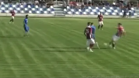 VIDEO | Gol fenomenal în Liga 3, marcat de un tânăr de 17 ani. Mario Bărăitaru, de la CSM Deva, execuție din propria jumătate de teren