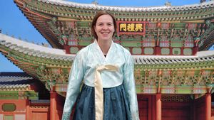 JO de iarnă. Raluca Strămăturaru, de la combinezon la Hanbok. Vedeta delegației tricolore s-a îmbrăcat în haine tradiționale cu ocazia noului an coreean