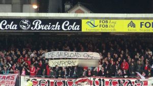 FOTO** Campanie anti-ACTA! Echipa "sânilor" francezi sare în ajutorul celui mai popular site PORNO