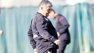 Și-a luat frigiderul! Andone și-a trimis un apropiat să-i strângă lucrurile de la Săftica!** Până la urmă, pleacă