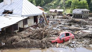 Câți bani a donat Ion Țiriac pentru sinistrații din comuna Broșteni. Magnatul n-a stat pe gânduri și a trimis suma după inundațiile din Bucovina