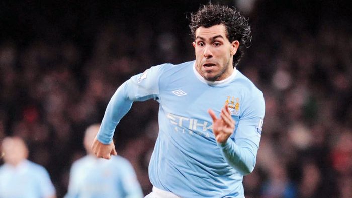 Neville și Tevez, păziți ca infractorii!** VEZI DE CE!