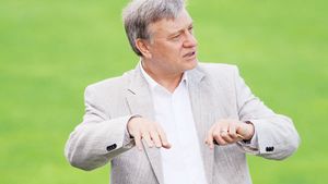 Arbitrii, acasă la "Nașu"!