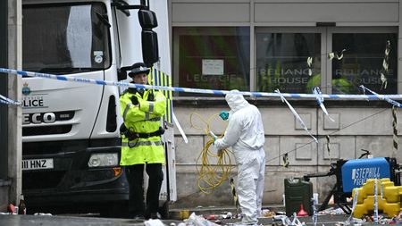 Actorul Mihai Bobonete, prins la doi paşi de locul unde un bărbat a intrat cu maşina în fanii lui Liverpool şi a rănit 47 de oameni