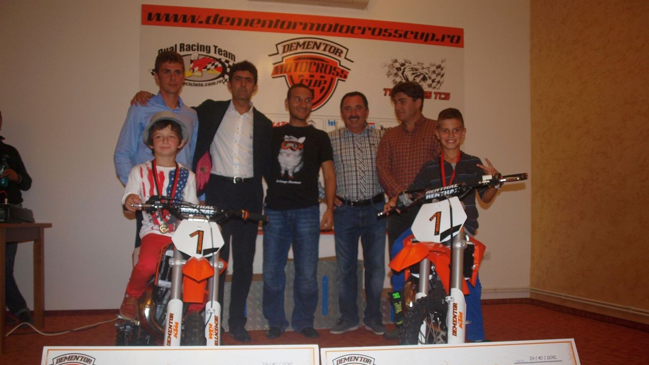 Doi copii premiați cu câte o motocicletă de curse - Dementor KTM Motocross Cup