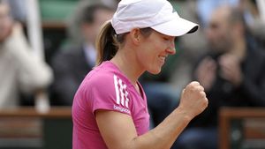 La reine Justine! Henin trece de Sharapova și visează la al 5-lea RG