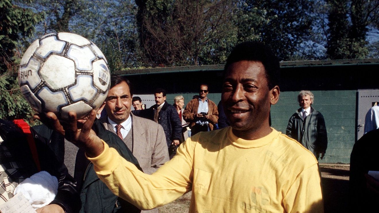 Ce au putut să titreze argentinienii, marii rivali ai brazilianului Pele, după anunțul morții acestuia! E dovada că legenda fotbalistului va fi eternă!