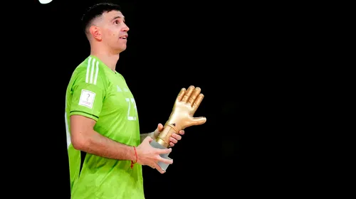 Gest obscen incredibil al portarului Emiliano Martinez, după ce a primit „mâna de aur”, trofeul pentru cel mai bun portar de la Cupa Mondială din Qatar! | VIDEO