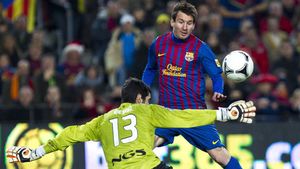 VIDEO BarÃ§a, în marș către "sfertul" revanșă cu Real Madrid!** Cesc și Messi au zdrobit-o pe Osasuna: 4-0