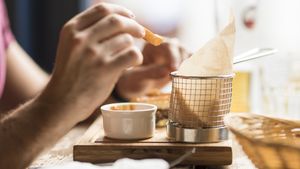 Restaurantul din Bucureşti cu 100 de feluri de mâncare i-a dat pe spate pe miliardarii români! "Se mănâncă de senzație, au fost şi Năstase şi Țiriac acolo"