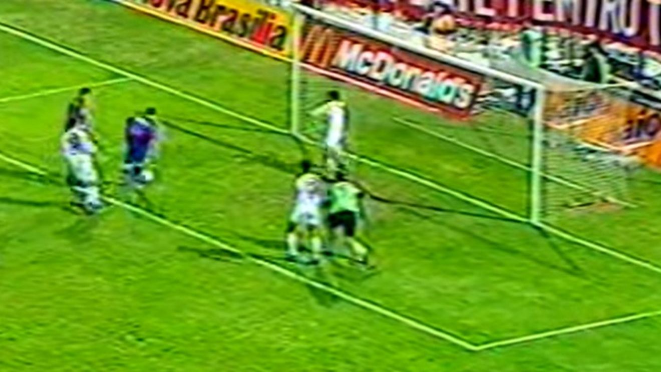 23 ani de la cea mai mare ratare din Liga 1! Denis Șerban a driblat și poarta într-un meci cu Rapidul antrenat de Mircea Lucescu | VIDEO