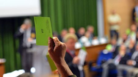 EXCLUSIV / Un nume surpriză în noul proiect al Craiovei!** Un fost membru al "Generației de Aur" e așteptat să finanțeze echipa Băniei: 'Orașul are nevoie de el'