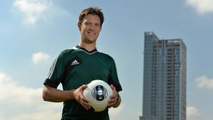 Matej Jug arbitrează Steaua - FC Basel