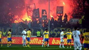 Golul lui Teixeira a declanșat nebunia în galeria "lupilor". Petrolul riscă o sancțiune drastică după reacția fanilor | FOTO