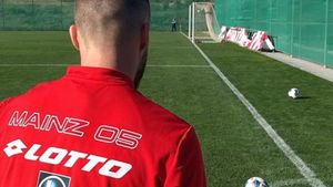 Alexandru Maxim l-a imitat pe Răzvan Marin! Mijlocașul lui Mainz a acceptat provocarea și a reușit o execuție fabuloasă din corner | VIDEO