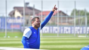 Marius Croitoru nu îi antrena mai deloc pe tinerii de perspectivă din cadrul lotului oltenilor. De ce nu s-a impus până acum Alex Blidar la FC U Craiova! | EXCLUSIV