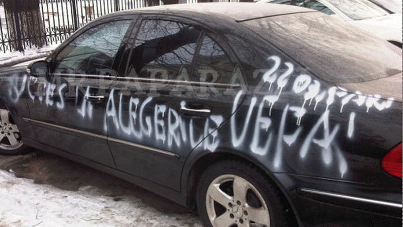 ''Știu cine mi-a vopsit mesajele pe mașină**, mi-a trimis și scrisori cu însemne satanice"