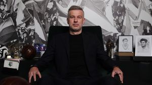 Feblețea de 1.000.000 de euro profit a lui Dan Șucu și pofta neîmplinită care l-a scos din minți pe Gigi Becali e gata să semneze cu Legia Varșovia pregătită de Edi Iordănescu! EXCLUSIV