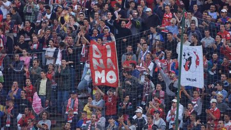 50 de fani dinamoviști** au plecat spre Austria pentru a încuraja naționala