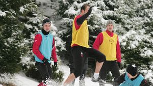 Țălnar le-a făcut ieri elevilor săi un cadou nesperat în această perioadă:** mingea! VEZI IMAGINI!