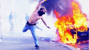 Roma în flăcări!** Lazio - Roma a fost umbrit de incidentele din capitala Italiei