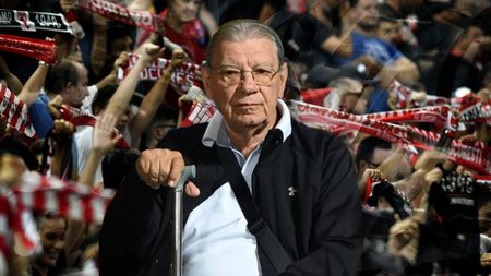 Fanii lui Dinamo, gest superb pentru fostul mare stelist Emeric Ienei. EXCLUSIV