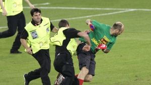 VIDEO Jimmy Jump a intrat pe teren** înainte de startul reprizei a doua de la Barca-Real