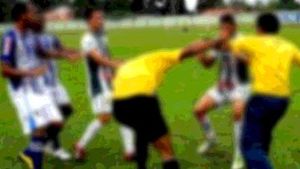 Patru jucători olandezi, cu vârste cuprinse între 15 și 17 ani, suspendați pe viață după ce au bătut un arbitru până l-au omorât