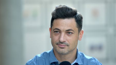 INTERVIU | Din mașina Dacia se aude "Here we go again!", motto-ul tricolorilor de la Under 21. Mirel Rădoi a vorbit înaintea tragerilor la sorți. Grupa perfectă, adversarul de temut și pe cine ar lua de la naționala lui Contra la EURO 2019